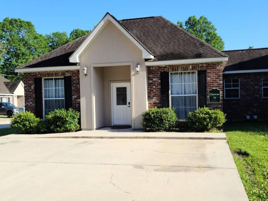 Chateau 16 Hammond Exterior photo